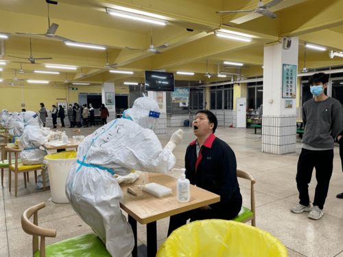 硬核服務(wù) 深入廠企,核酸檢測送上門